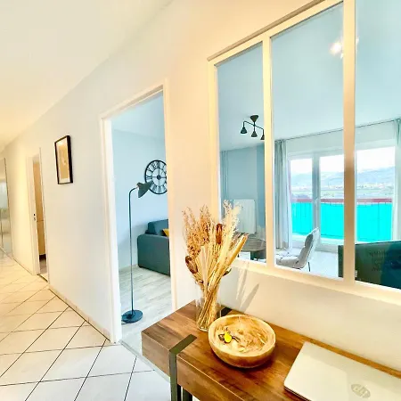 La Cigogne: Balcony Retreat With Netflix And Free Parking *