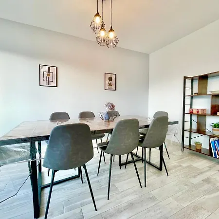 Appartement - La Cigogne - Balcon - Vue Dégagée - Netflix - Wifi Fibre - Parking Gratuit - Quartier Populaire *
