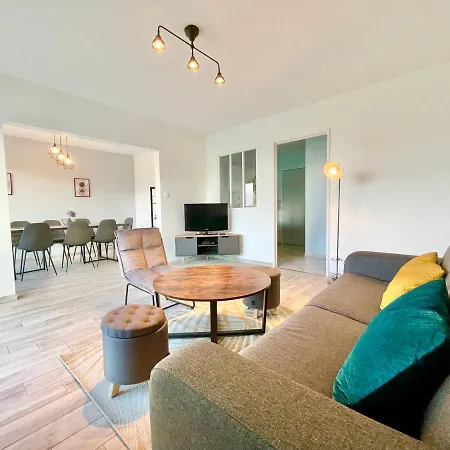Apartment La Cigogne: Balcony Retreat With Netflix And Free Parking