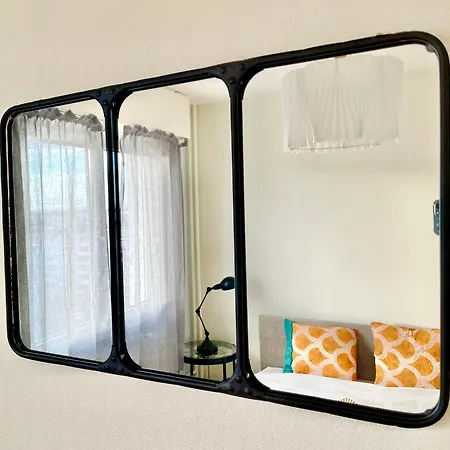 La Cigogne: Balcony Retreat With Netflix And Free Parking