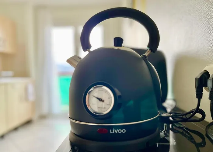 La Cigogne: Balcony Retreat With Netflix And Free Parking