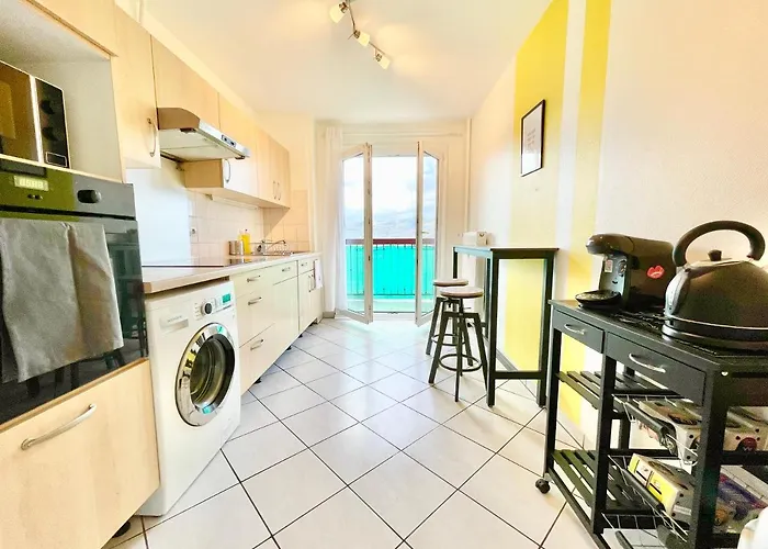 Apartment La Cigogne: Balcony Retreat With Netflix And Free Parking Colmar