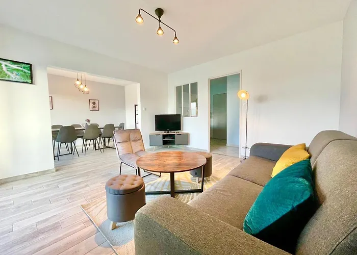 Apartment La Cigogne: Balcony Retreat With Netflix And Free Parking