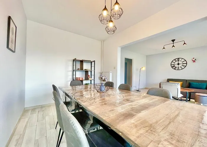 La Cigogne: Balcony Retreat With Netflix And Free Parking Apartment