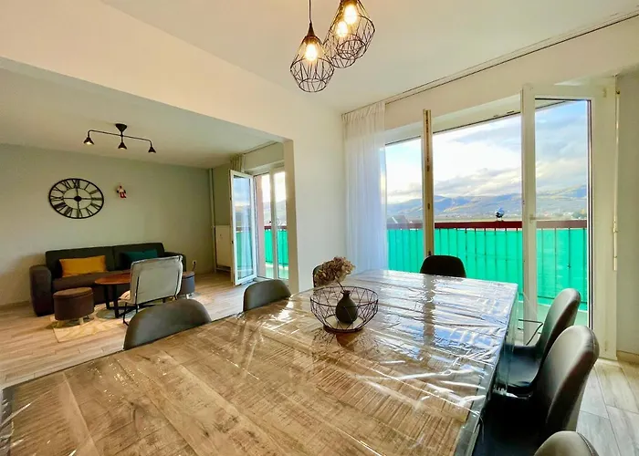 Apartment La Cigogne: Balcony Retreat With Netflix And Free Parking *