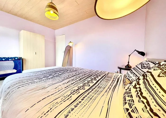 La Cigogne: Balcony Retreat With Netflix And Free Parking *